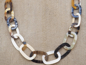 Collar de Cuerno de Búfalo Moderno, Hecho a Mano, Ecológico y Natural para Mujer por Saniya Handicraft - Product Image 4