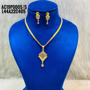 Ensemble de pendentifs en plaqué or 18 carats fantaisie à la mode un gramme tous types de conception bijoux en ligne pour femmes filles boîte chaîne fleur forme laiton - Product Image 1