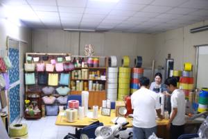 Rollo de flejado de plástico PET personalizable para uso en embalaje industrial OEM ODM disponible a coste directo de fábrica - Product Image 4