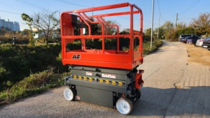 Plateforme de travail en hauteur compacte à ciseaux électriques JLG E2 1932, moteur haute efficacité, entretien intérieur, 7,6 m de hauteur de travail - Product Image 5
