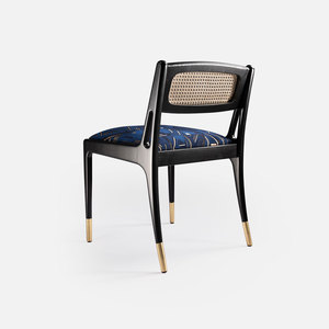 เก้าอี้รับประทานอาหารที่ทำจากไม้เนื้อแข็งกรอบไม้มะฮอกกานีที่มีหวายทอบนพนักพิงและที่นั่งหุ้มเบาะสำหรับใช้ในร่ม - Product Image 2