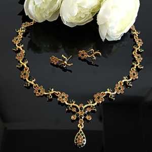 Joyas de cristal CZ indio, gargantilla de hoja Floral chapada en oro, conjunto de collar de boda con pendientes de tuerca, joyería para mujer - Product Image 2