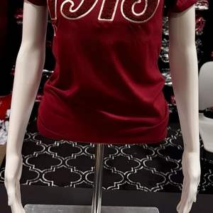 DST 1913 manga Chenille bordado Tee Premium algodón Maroon Sorority ropa griega Delta ropa clásica camiseta - Product Image 3