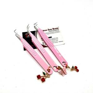 Pince à cils professionnelle botte à 90 degrés et pince à cils à pointe en fibre d'acier inoxydable personnalisée maigre avec breloques papillon cerise - Product Image 4