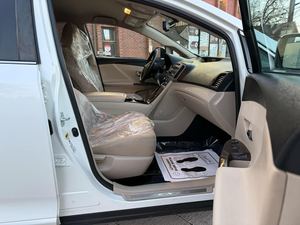 Toyota Venza V6 Sedán 2009, Interior de Cuero Oscuro, Caja de Cambios Automática y Manual, Tamaño de Neumáticos R16, Opciones de Combustible Gasolina y Eléctrico - Product Image 4