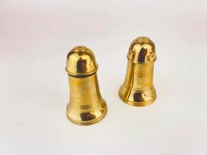 Ensemble de poivre de sel en laiton classique avec une finition lisse et une forme minimaliste idéal pour les cadeaux aux amateurs de cuisine et aux cuisiniers à domicile - Product Image 6