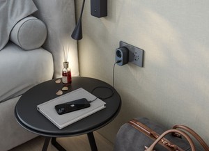 Adattatore con una uscita + ricarica rapida USB e USB-C, nero, 30W 16A (Simon CL620306) - Product Image 3
