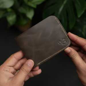 กระเป๋าสตางค์แบบพับได้รุ่นคลาสสิค No.55-V2 สีเขียวมะกอกเข้ม - Product Image 2