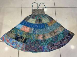 เดรสกระโปรงผ้าไหมแบบเย็บปะต่อรีไซเคิลชุดชายหาดแบบชั้นระบายอากาศได้ดีสำหรับงานเลี้ยงในช่วงเทศกาล - Product Image 3