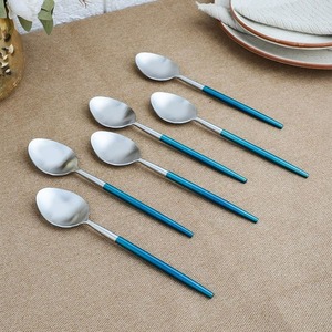 Cuillère moderne en acier inoxydable finition argentée adaptée à la cuisine et à la collection de vaisselle - Product Image 5