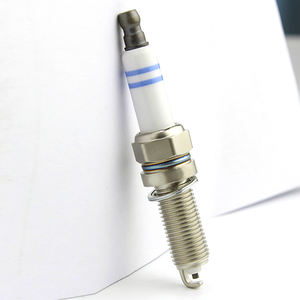 Pièces de moteur de <span class=keywords><strong>moto</strong></span> automatique <span class=keywords><strong>haute</strong></span> <span class=keywords><strong>Performance</strong></span> iridium Bujia bougies 0242135527 YR7NE <span class=keywords><strong>bougie</strong></span> d'allumage de voiture - Product Image 2