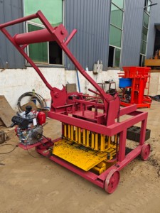 Máquina de fabricación de ladrillos SHIYUE Block Factory QMR4-45, máquina de ladrillos de cemento, <span class=keywords><strong>precio</strong></span> de bloques huecos - Product Image 5