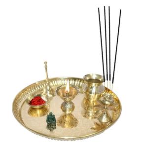 Puja Thali en laiton traditionnel avec Design floral Puja en laiton classique Gaufrage de fleurs Thali en laiton décoratif pour le culte. - Product Image 1