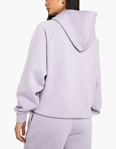 Pull à capuche épais pour femmes de haute qualité avec une coupe décontractée confortable et un design surdimensionné tricoté avec logo avant - Product Image 5