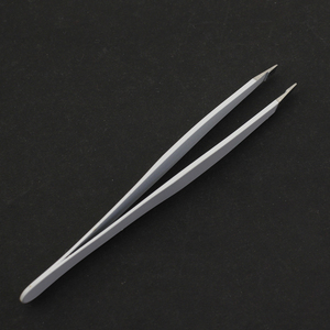 Pinzas para Cejas Antiestáticas de Acero Inoxidable Plateado con Estuche de Cuero, Producto Premium para el Cuidado de las Pestañas - Product Image 4