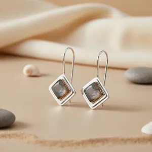 Boucles d'oreilles pour femmes en argent 925 avec perle d'eau douce et labradorite, plaqué or, design pendante, forme de fleur, émeraude or pierre principale - Product Image 1