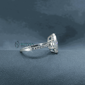 Anillo de compromiso/aniversario solitario de moissanita de 1.80 ct con corte marquesa y redondo, engaste de puntas, plata de ley 925 para mujer Ritzin - Product Image 4
