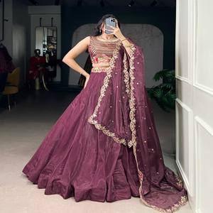 Conjunto de Lehenga Choli de Seda Chanda VASTRA COTTAGE con Lentejuelas, Bordado con Hilo, Lehenga Cosida con Dupatta, Ropa de Diseñador - Product Image 5