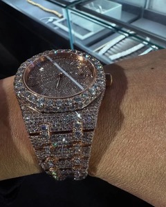 นาฬิกาฮิปฮอปหรูหราทำด้วยมือปรับแต่งโลโก้ได้ตามต้องการระบบอัตโนมัติสำหรับเพชรน้ำแข็ง VVS D COLOUR Moissanite ทันสมัย - Product Image 4