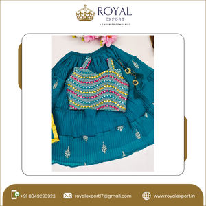 Faux Georgette froissé/écrasé & beau multi-sequins brodé travail enfants Lehenga - Blouse avec dupata - Product Image 3