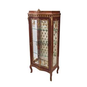 Vitrine d'exposition classique de luxe avec des détails dorés ornés - Product Image 5