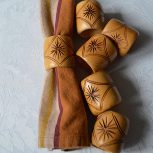 Rond de serviette en bambou sculpté à la main fabriqué au Vietnam matériau écologique pour la décoration de la maison et de la vaisselle en gros - Product Image 6