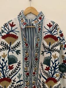 Suzani ควิลท์ปักลายดอกไม้แจ็คเก็ต Boho ฤดูหนาวแจ็คเก็ตมือปักสำหรับของขวัญสำหรับผู้หญิงสำหรับเสื้อโค้ทสั้นของเธอ - Product Image 6