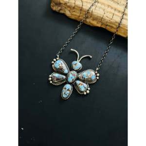 Collier libellule artisanal Timothy Yazzie en turquoise Golden Hills et argent sterling, serti de perles en or rose - Product Image 3