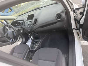 Auto Usado de Calidad a Precio Accesible, Ford Fiesta S 2015, Volante a la Izquierda - Product Image 2