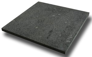 Dalles volcaniques modernes en pierre de lave naturelle noire - Revêtement de sol et de mur extérieur avec finition polie - Product Image 2