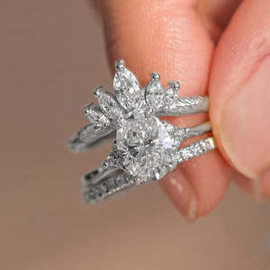 Anillos de Diamantes Chupi con Mejoras de Servicio y Accesorios Adicionales - Product Image 4