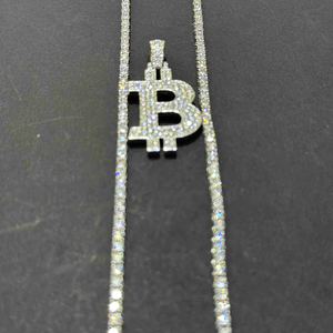 Colgante de moda con letras B y diamantes cultivados en laboratorio en oro de 10K Colgante de moda contemporáneo en negrita - Product Image 1