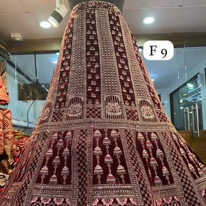 Ensemble Lehenga en velours élégant avec dupatta en tulle souple de 2,5 m, broderie lourde, vêtements indiens et pakistanais pour les fêtes, vente en gros, ethnique - Product Image 2