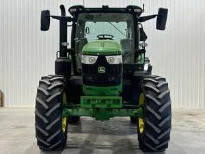 Tractor Agrícola 4x4 con Transmisión por Engranajes, Tractor Utilitario Agrícola con Cabina Cerrada, Trabajo Pesado en el Campo - Product Image 2