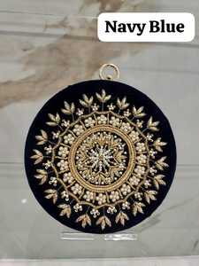 Elegante bolso de mano hecho a mano de forma redonda con bordado exquisito, bolso de noche perfecto para bodas, noches de Gala y eventos especiales - Product Image 4