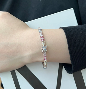 Pulsera de Fiesta con Corte Esmeralda Radiante y Colorido, Pulsera Floral de Moissanita, Diamante y Zafiro en Oro Blanco - Product Image 4