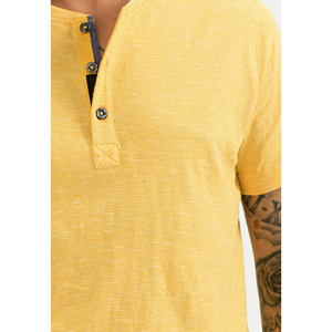 Camiseta Henley de Manga Corta Amarilla para Hombre, Corte Regular, Algodón Tejido, Color Sólido Informal, Trackstar OEM, Marca Privada TSI-G05-P0098 - Product Image 3