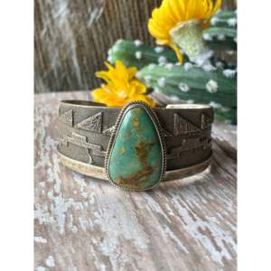 Bracelet manchette vintage Navajo en turquoise Royston et argent sterling, fait main par des artistes indigènes - Product Image 1