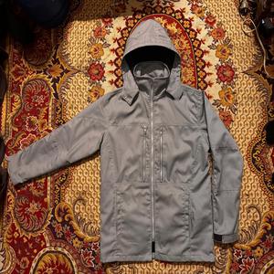 Venta al por mayor de chaqueta de los hombres a prueba de viento impermeable al aire libre con capucha cortavientos - Product Image 1