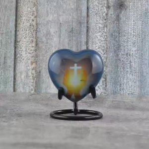 Hermosa urna de corazón de latón de estilo americano, recuerdo grabado de alta calidad para cenizas de bebé con soporte - Product Image 4