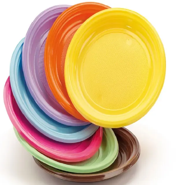 Set di stoviglie in plastica usa e getta con Design in marmo per feste di matrimonio con posate e tazze con bordo dorato piatti in melamina bianca e dorata