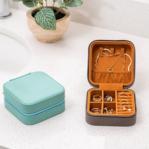 Mini joyero de viaje de cuero con logotipo personalizado, adornos portátiles para mujer, embalaje de joyero para pendientes - Product Image 3