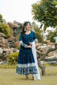 Premium 3 PCS Designer Luxury Anarkali Suit Set Modern Elegant Style pour les femmes pour la fête - Product Image 2