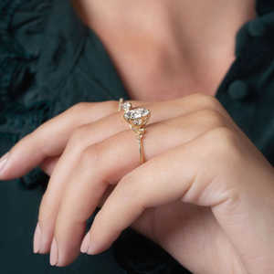 Bague de fiançailles en argent 925 avec moissanite ronde unique, style unique et élégant - Product Image 6