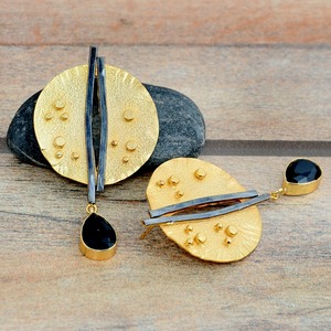 Pendientes de tuerca de latón hechos a mano, chapados en oro, de color personalizado, estilo antiguo, accesorio de moda para vacaciones de verano, venta al por mayor - Product Image 1