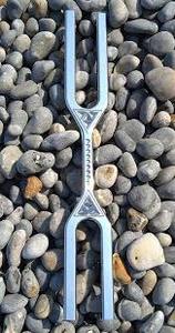 Diapasón Gigante con Llave DnA D288hz y A432hz con Golpeador - Product Image 3