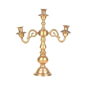 Candelabro de Metal Hermoso con Curvas Elegantes, Perfecto para Cenas a la Luz de las Velas, Fiestas, Bodas y Decoración de Interiores - Product Image 4