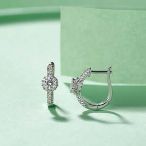 Boucles d'oreilles créoles Jeulia en argent sterling plaqué rhodium avec perles - Product Image 6