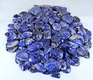 Cabochon en forme de mélange de sodalite naturelle de superbe qualité, dos plat calibré, vente en gros de pierres précieuses de sodalite, toutes les tailles disponibles - Product Image 5