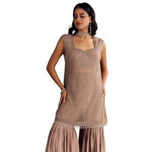 Commercio all'ingrosso marrone crêpe Kurta Sharara con Choker stile Net Dupatta per festa festiva indossare il ricevimento di nozze e gli ordini personalizzati - Product Image 2